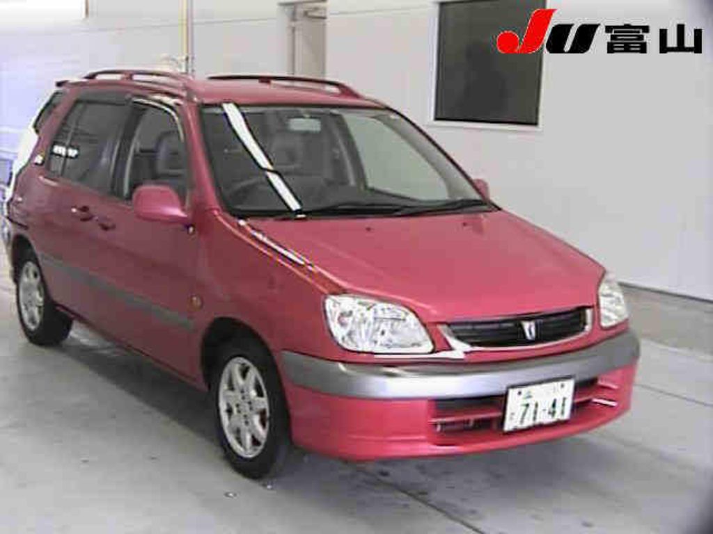 2000 Toyota Raum