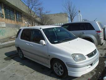 2000 Toyota Raum