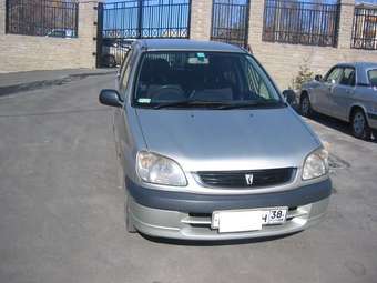 2000 Toyota Raum