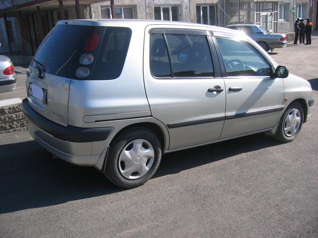 2000 Toyota Raum