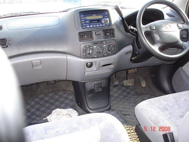 2000 Toyota Raum