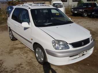 2000 Toyota Raum