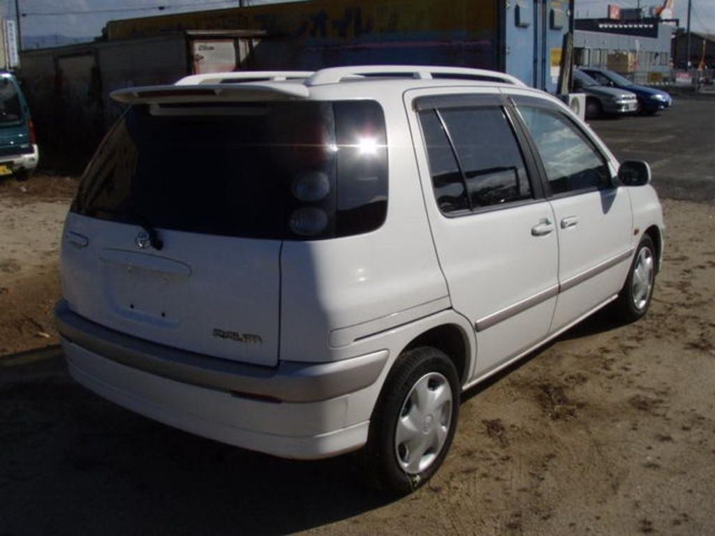 2000 Toyota Raum