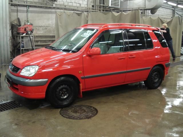 2000 Toyota Raum