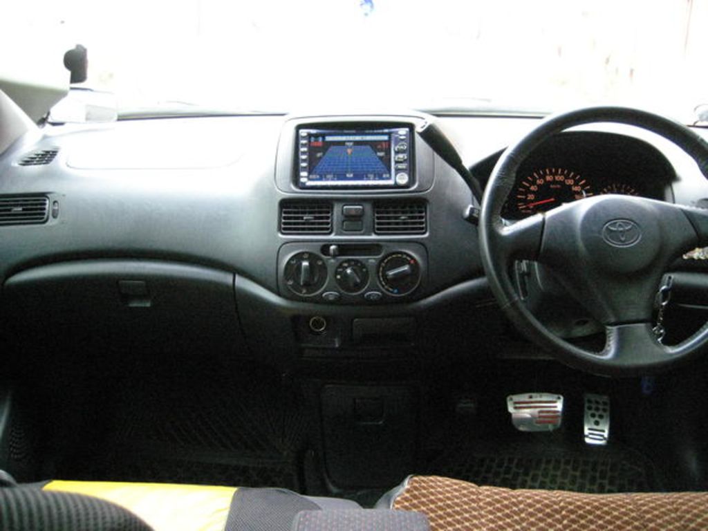 2000 Toyota Raum