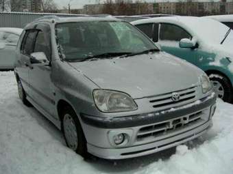 2000 Toyota Raum