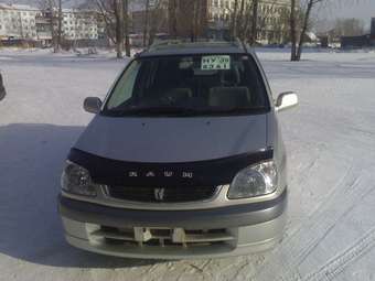 2000 Toyota Raum