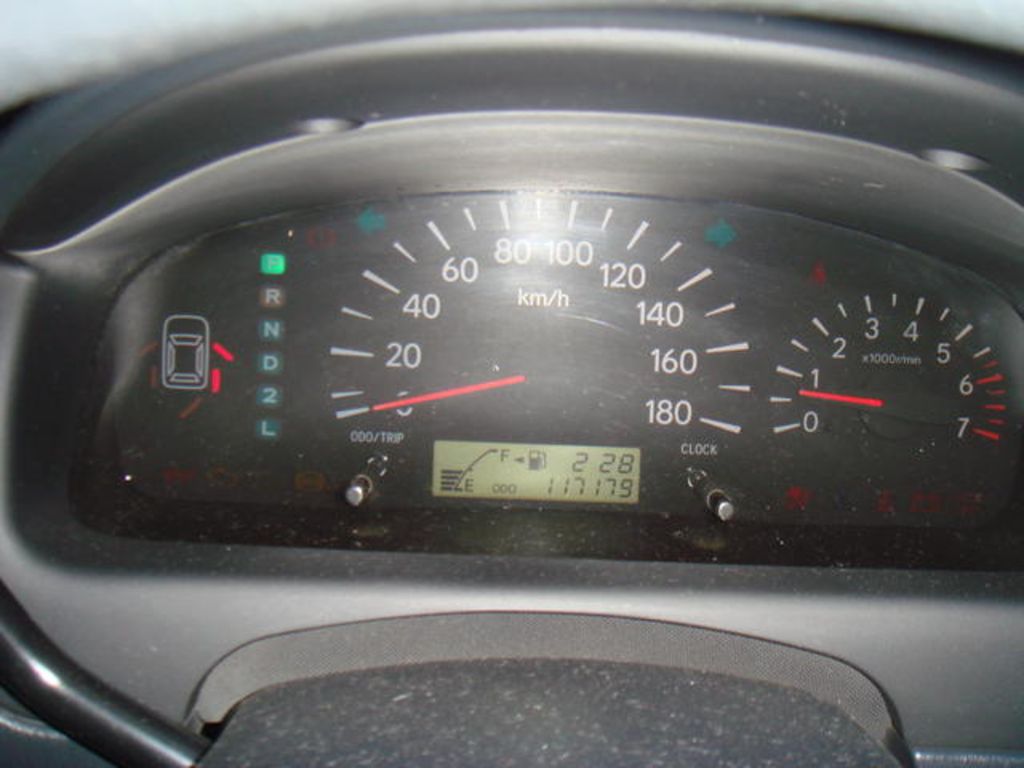 2000 Toyota Raum