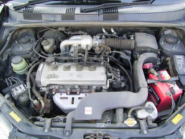 2000 Toyota Raum Pictures