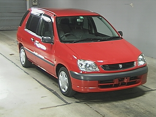 2000 Toyota Raum Pictures