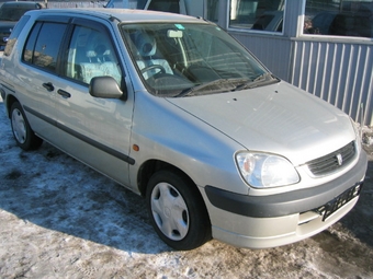 2000 Toyota Raum