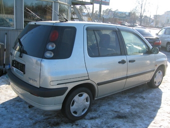 2000 Toyota Raum