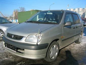 2000 Toyota Raum