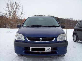 2000 Toyota Raum Wallpapers