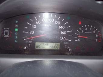 2000 Toyota Raum Pictures