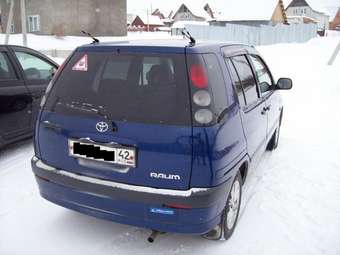 2000 Toyota Raum Pics