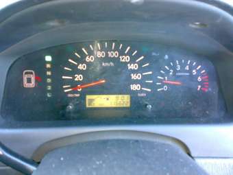 2000 Toyota Raum Pictures