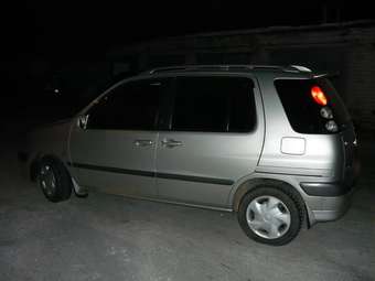 2000 Toyota Raum Pictures