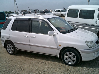 2001 Toyota Raum