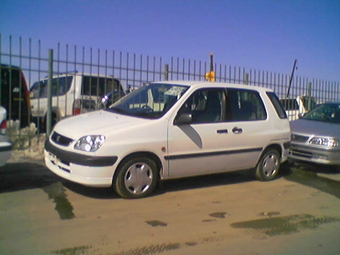 2001 Toyota Raum
