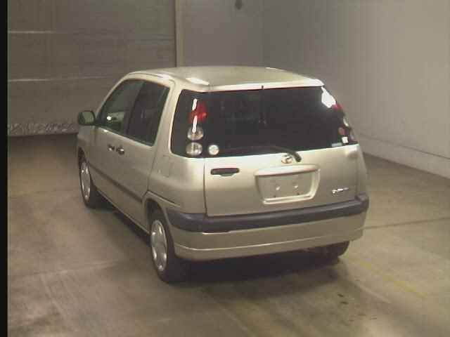 2001 Toyota Raum