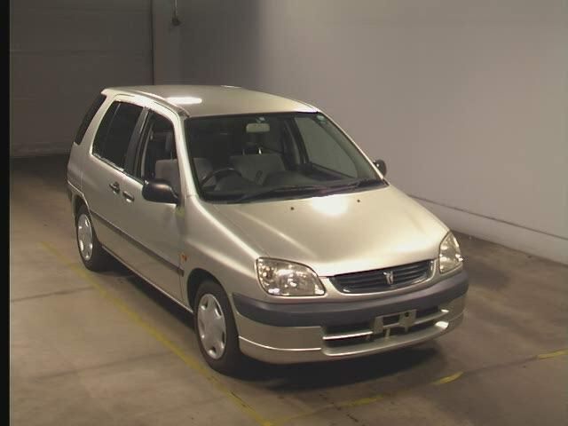 2001 Toyota Raum