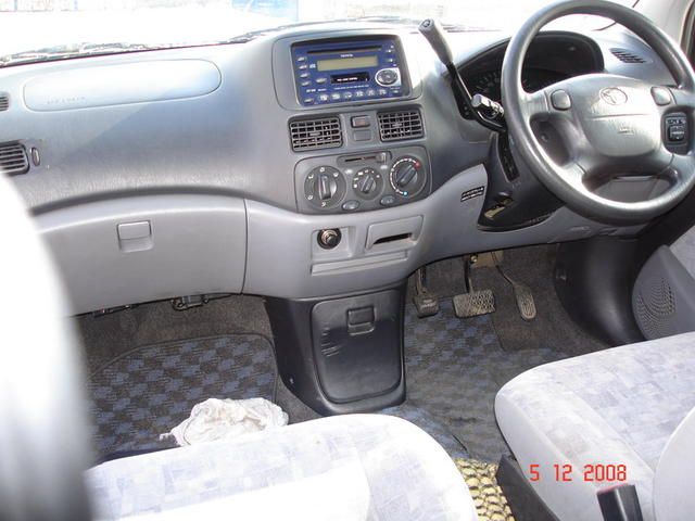 2001 Toyota Raum