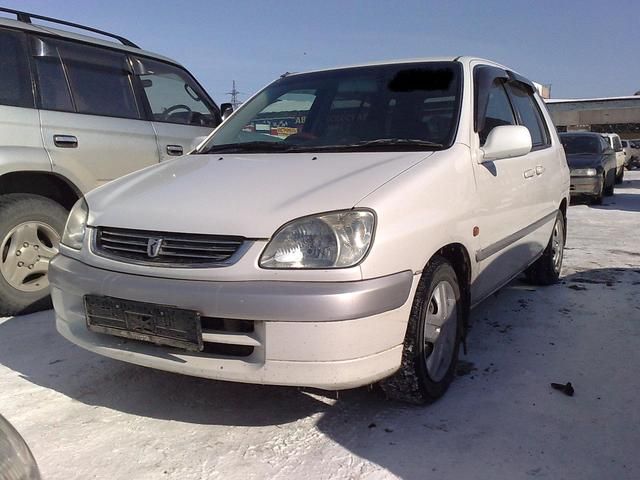 2001 Toyota Raum