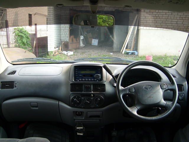 2001 Toyota Raum