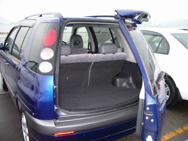 2001 Toyota Raum Pictures