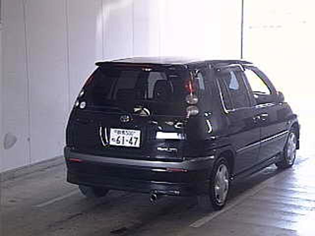2001 Toyota Raum Photos