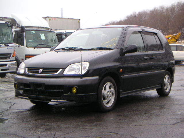 2001 Toyota Raum Photos