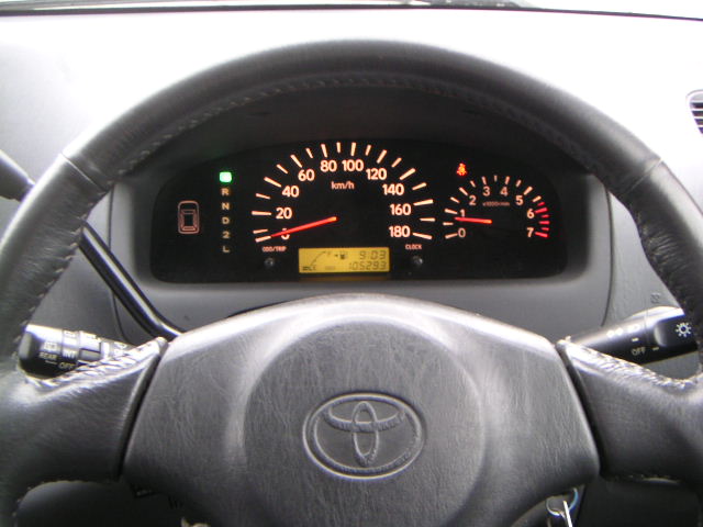 2001 Toyota Raum Pictures