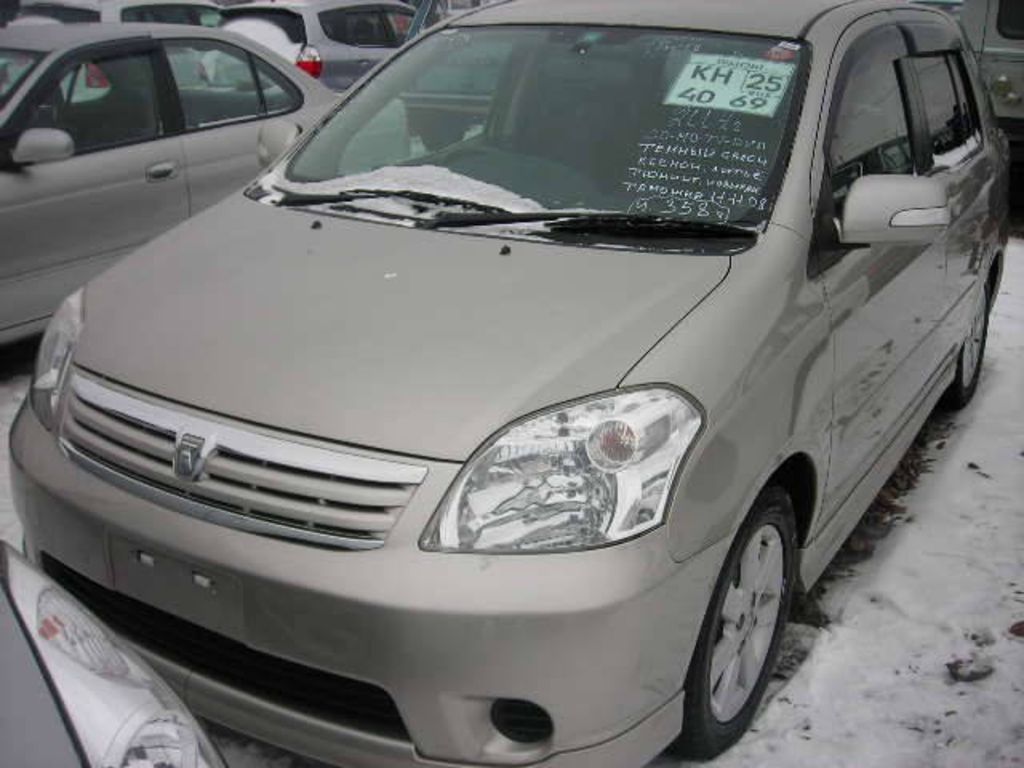 2001 Toyota Raum