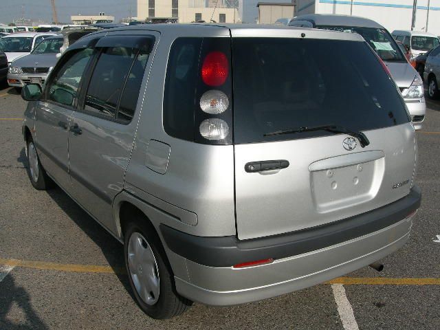 2002 Toyota Raum