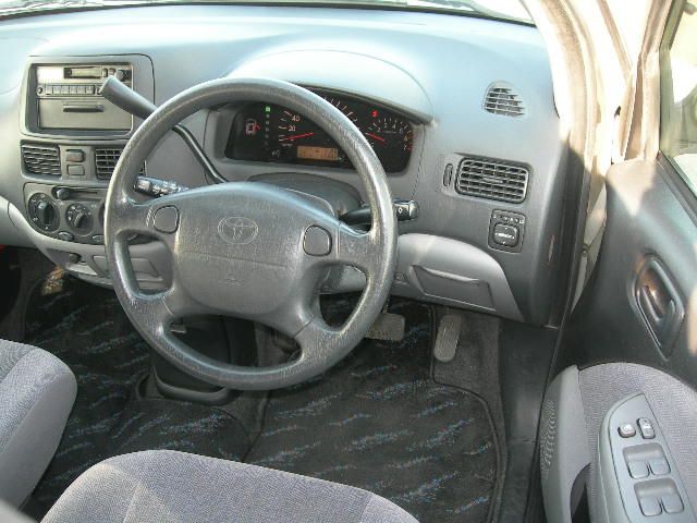 2002 Toyota Raum