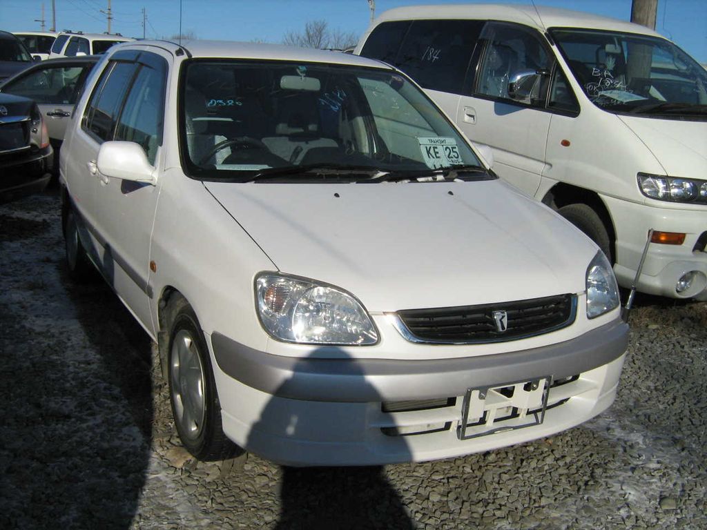 2002 Toyota Raum