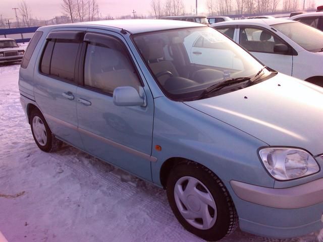 2002 Toyota Raum