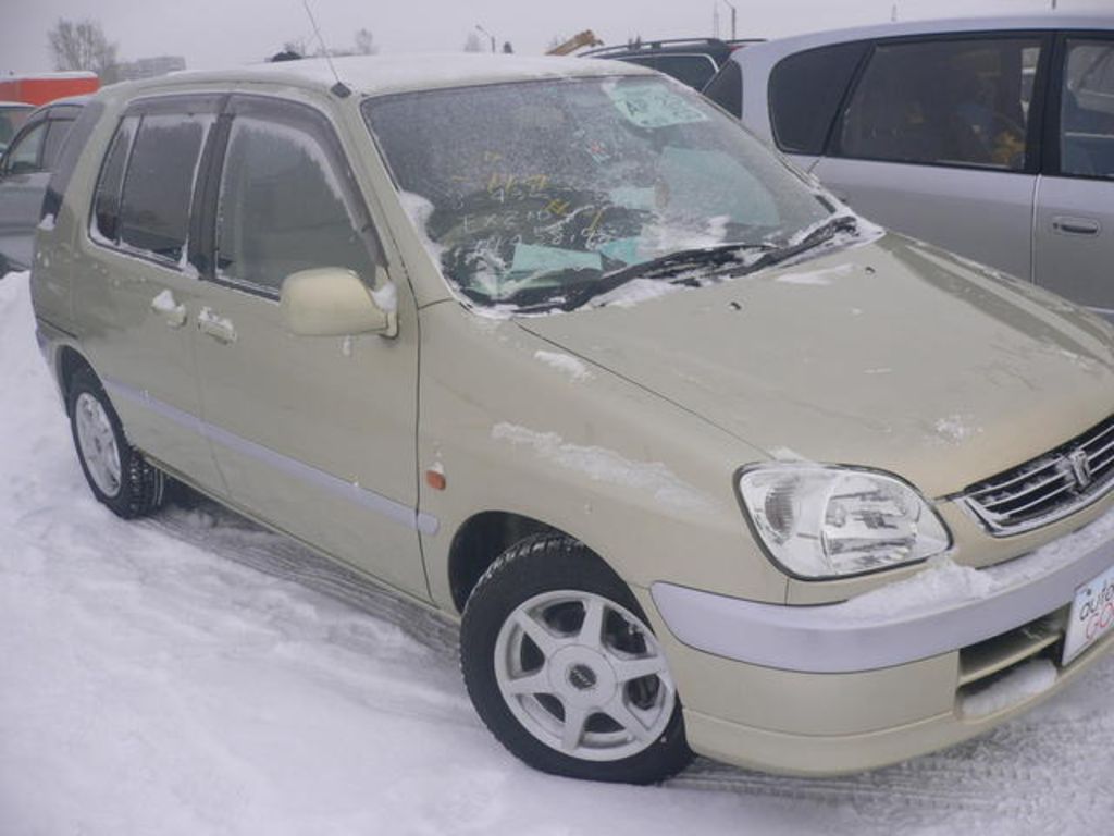 2002 Toyota Raum