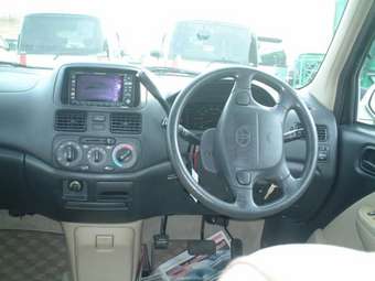 2002 Toyota Raum Photos
