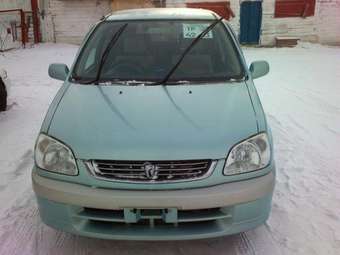 2002 Toyota Raum Pictures