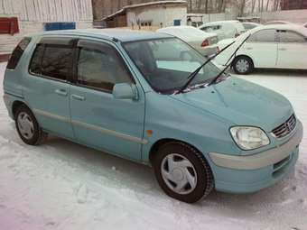 2002 Toyota Raum Pictures