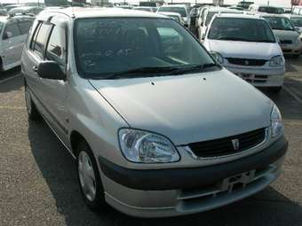 2002 Toyota Raum Pictures