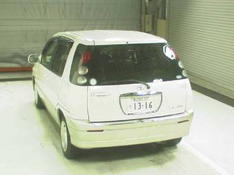 2002 Toyota Raum Images