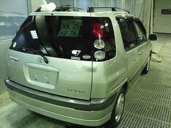 2002 Toyota Raum Photos