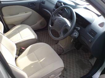 2002 Toyota Raum Images