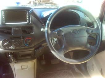 2002 Toyota Raum Photos