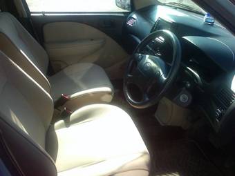 2002 Toyota Raum Wallpapers