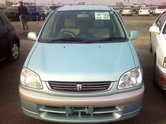 2002 Toyota Raum Pics
