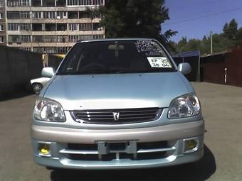 2002 Toyota Raum Photos